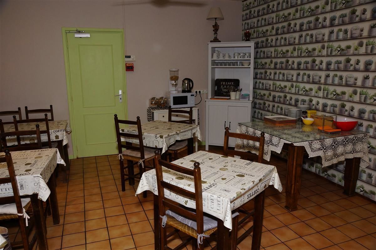 Desayuno continental (EUR 8.00 por persona) 