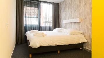 Basic Double Room, 2 Single Beds