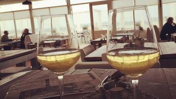 Breakfast, lunch, dinner served; international cuisine