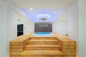 Bañera de hidromasaje interior