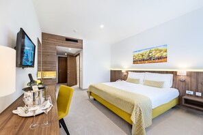 Double Room | In-room safe, desk, soundproofing, cots/infant beds - Hotel Garden Hill (Velika Gorica)