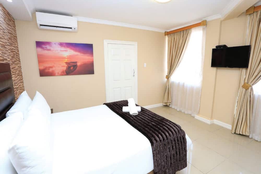 Bayside Hotel 100
