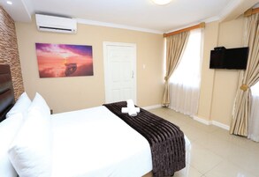 Double Room | Minibar, desk, blackout drapes, soundproofing