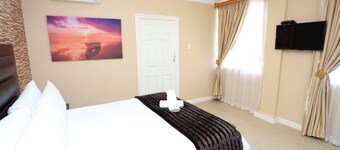 灣濱飯店 100 號