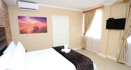 Bayside Hotel 100