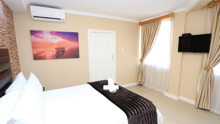 Bayside Hotel 100