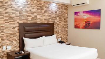 Double Room | Minibar, desk, blackout curtains, soundproofing