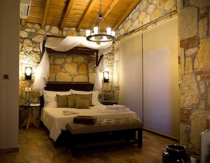 Villa, 3 Bedrooms (Orasi) | Egyptian cotton sheets, premium bedding, down comforters, pillowtop beds - Five Senses Luxury Villas (Sithonia)