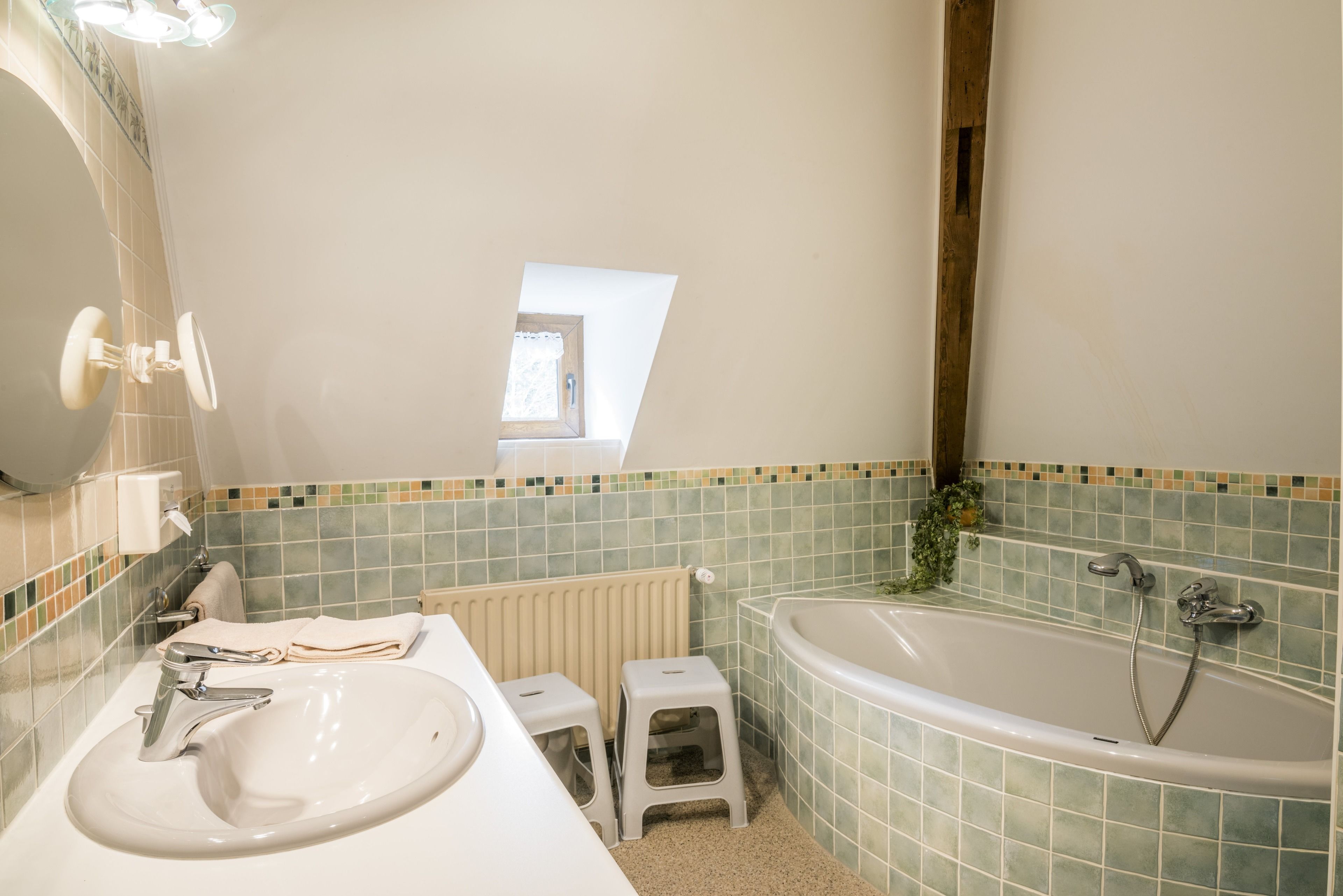 free toiletries, towels