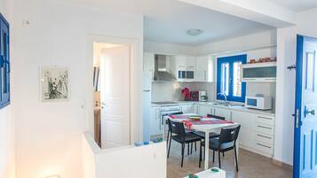 Rumah, 2 kamar tidur, pemandangan laut | Dapur pribadi | Lemari es besar, microwave, oven, dan kompor