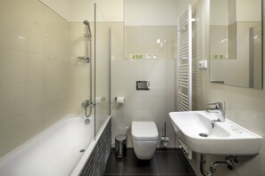 Free toiletries, towels - Elizabeth Suites (Prague)