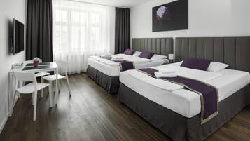 Caja de seguridad en la habitación y escritorio