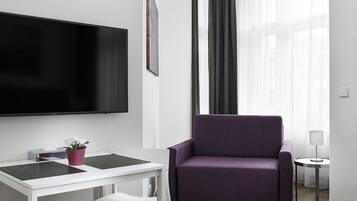 Caja de seguridad en la habitación y escritorio