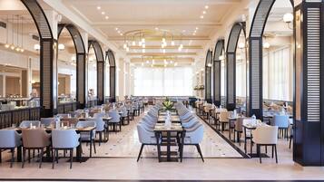 5 restaurants, breakfast, lunch served; local and international cuisine