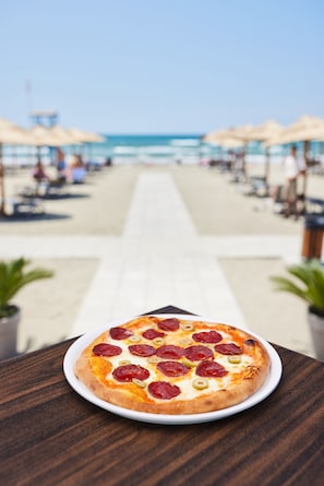 Beach bar - Azul Beach Resort Montenegro by Karisma (Ulcinj)