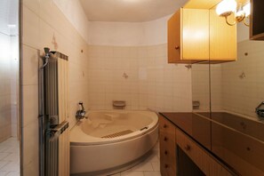 Apartment, 3 Schlafzimmer | Badezimmer