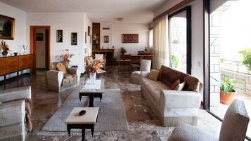 Lejlighed - 3 soveværelser | Opholdsområde | Fladskærms-tv