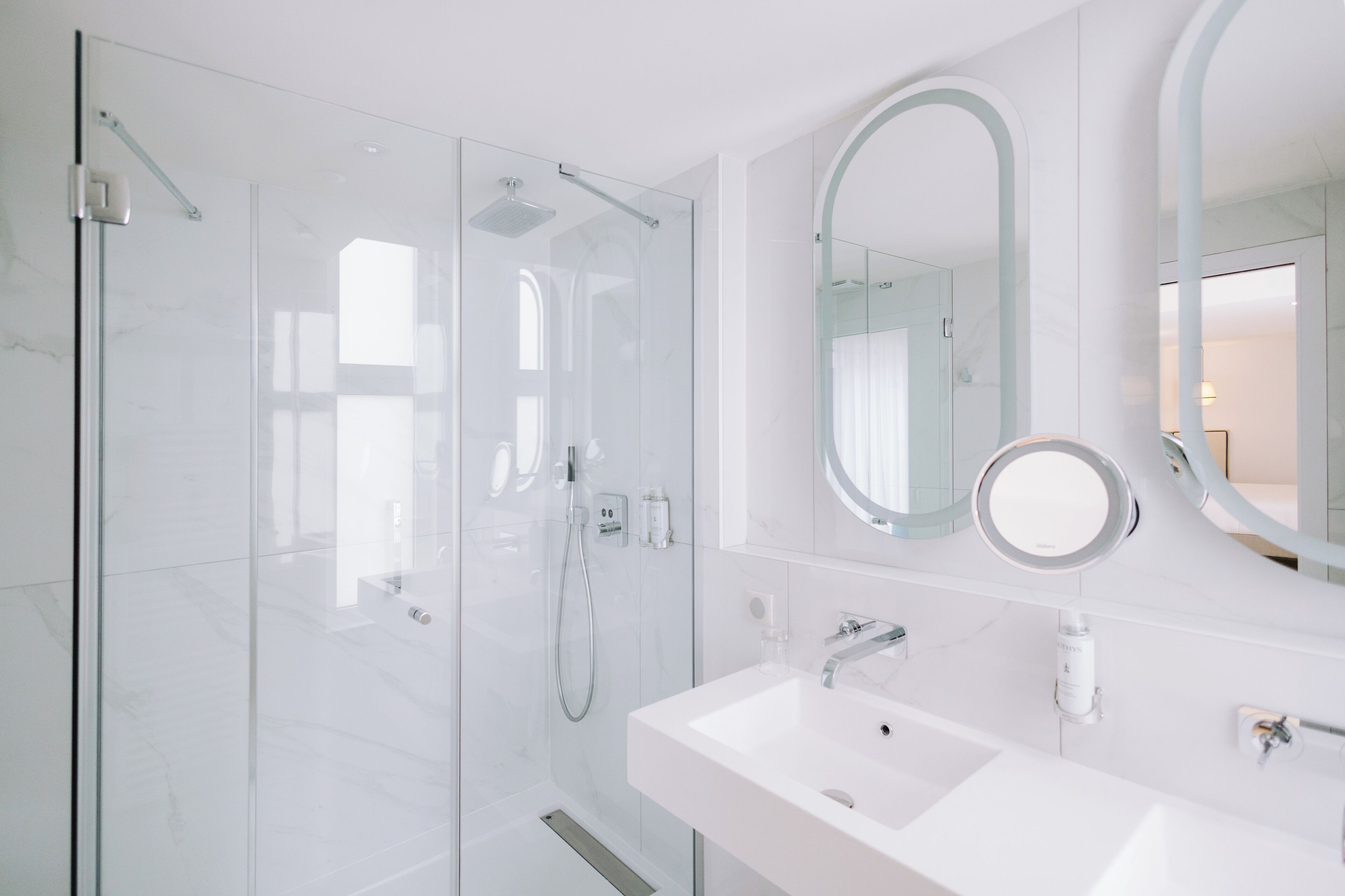 junior suite | bathroom | shower, eco-friendly toiletries, hair dryer, slippers