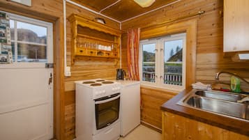 Economy Cottage (linen and towels not included) | Private kitchen | Fridge, oven, stovetop, cookware/dishes/utensils
