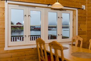 エコノミー コテージ (linen and towels not included) | 客室内のダイニングエリア