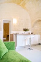 Design Suite, Kitchen | Private kitchenette | Fridge, coffee/tea maker, electric kettle