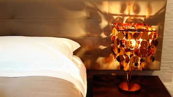 Deluxe Triple Room, 1 Bedroom | 1 bedroom, premium bedding, minibar, iron/ironing board