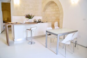 Design Suite, Kitchen | In-room dining