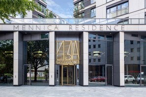 Property entrance - Chopin Apartments Mennica (Warsaw)