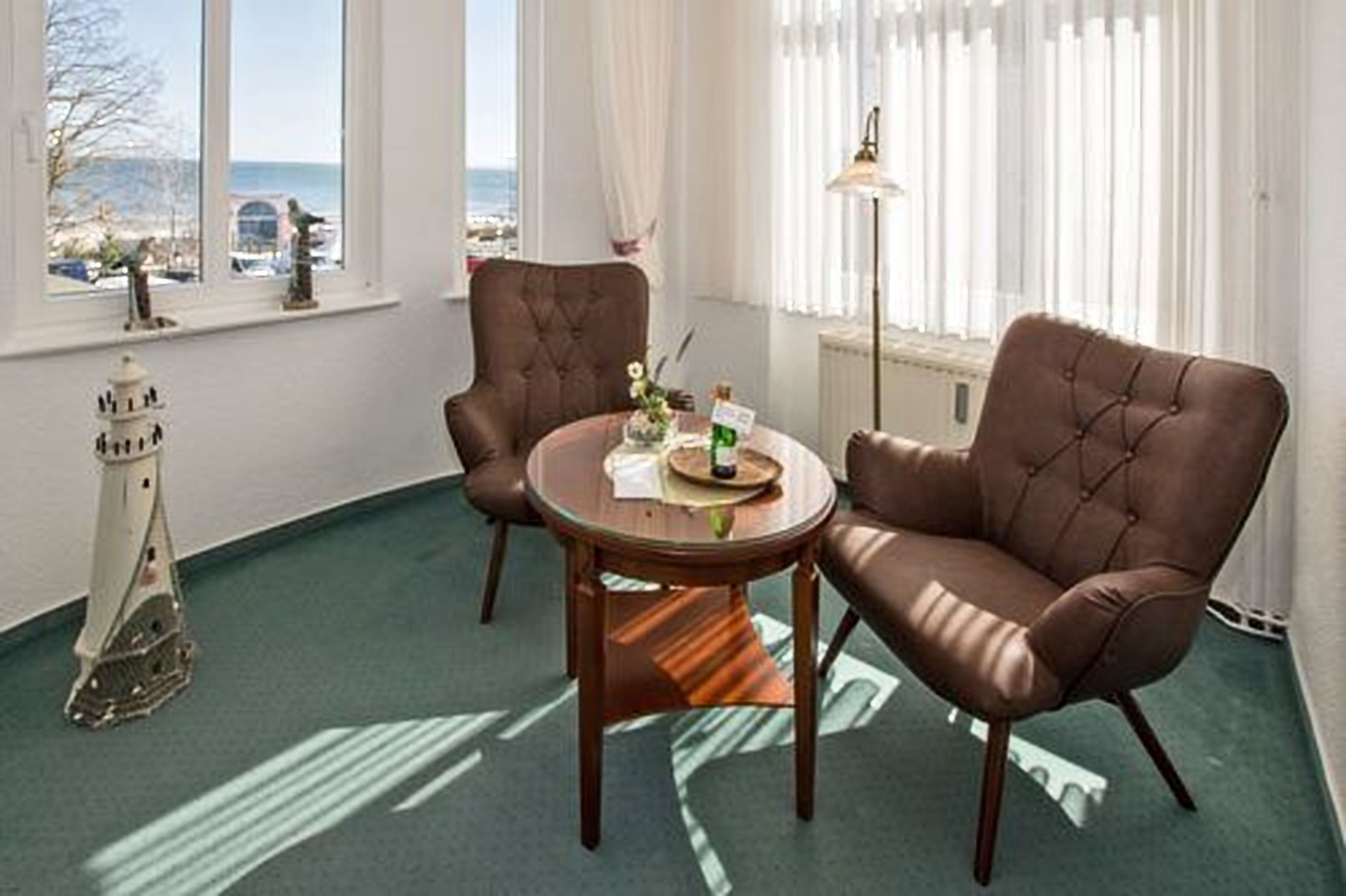 Comfort Double Room | Living area | 32-inch flat-screen TV with satellite channels, TV