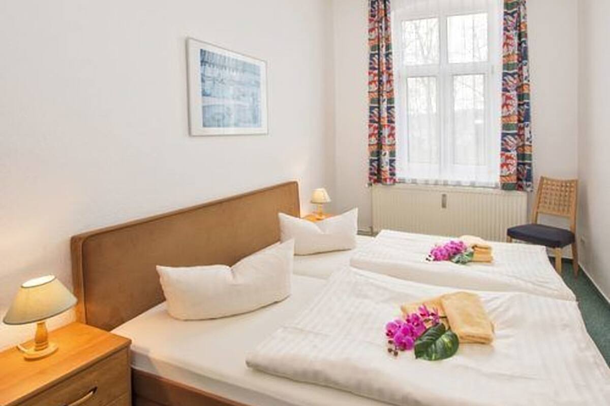 Ferienwohnung im Seitenflügel | Hypo-allergenic bedding available, WiFi (free), bed sheets