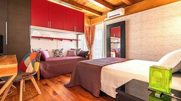 Room, Private Bathroom, Pool View | Egyptian cotton sheets, premium bedding, down comforters