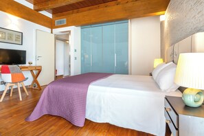Family Room, Private Bathroom, Courtyard View | Egyptian cotton sheets, premium bedding, down comforters - Casale delle Ronde B&B (Latina)