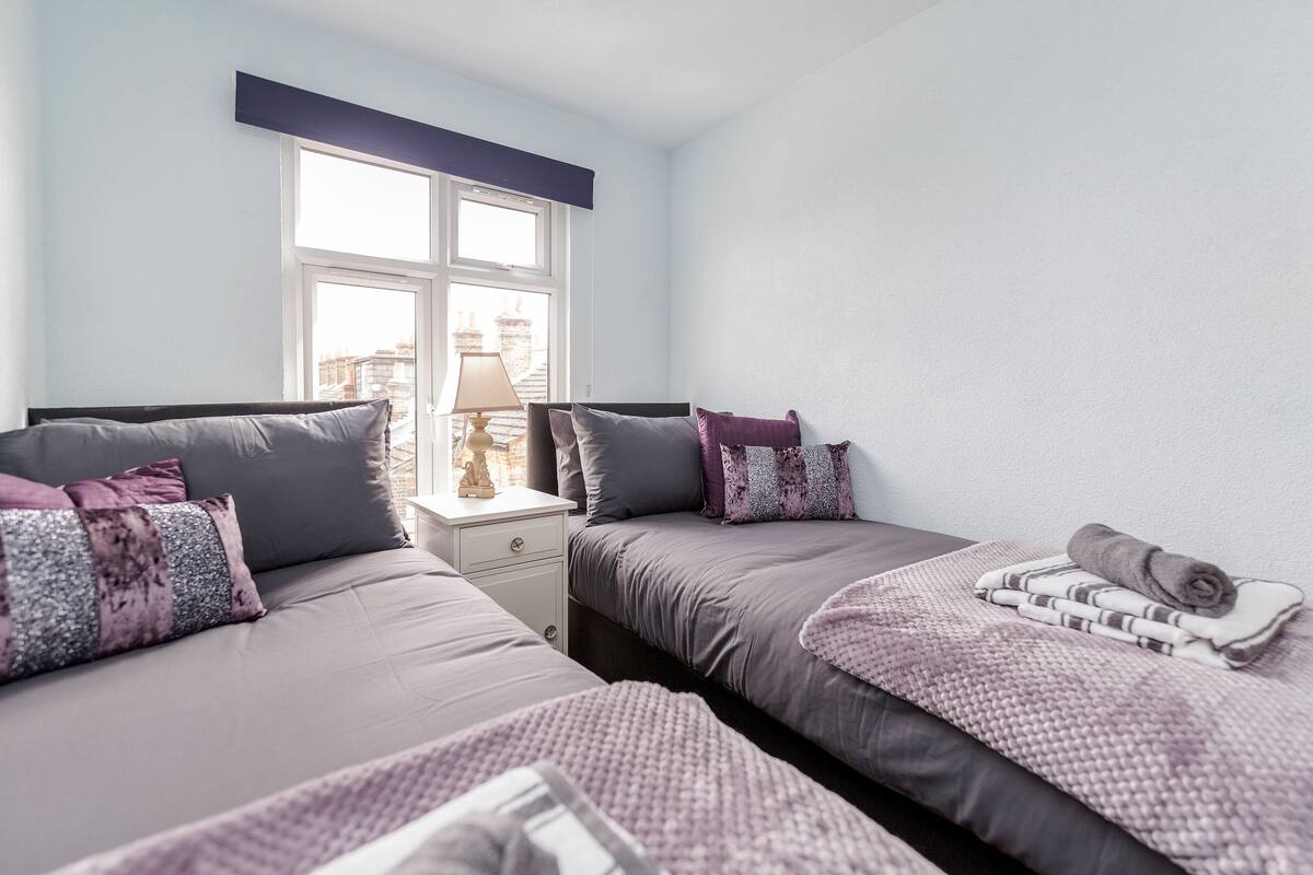 Iron/ironing board, free WiFi, bed sheets