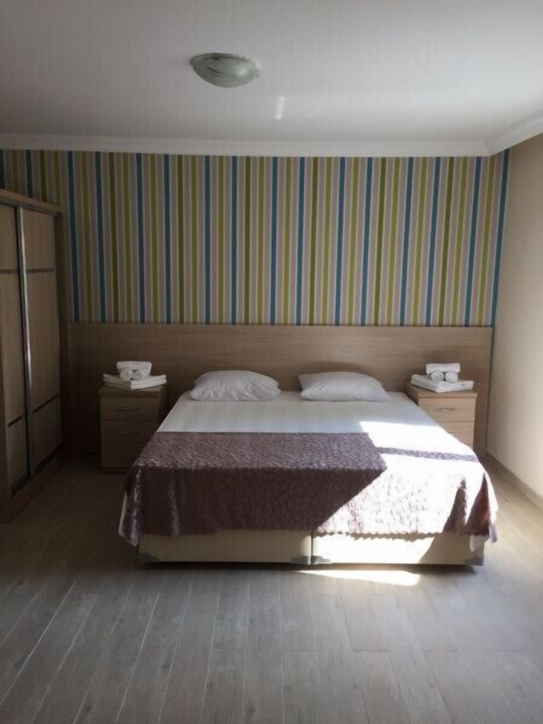 Minibar, nôi (giường cho trẻ sơ sinh) miễn phí 