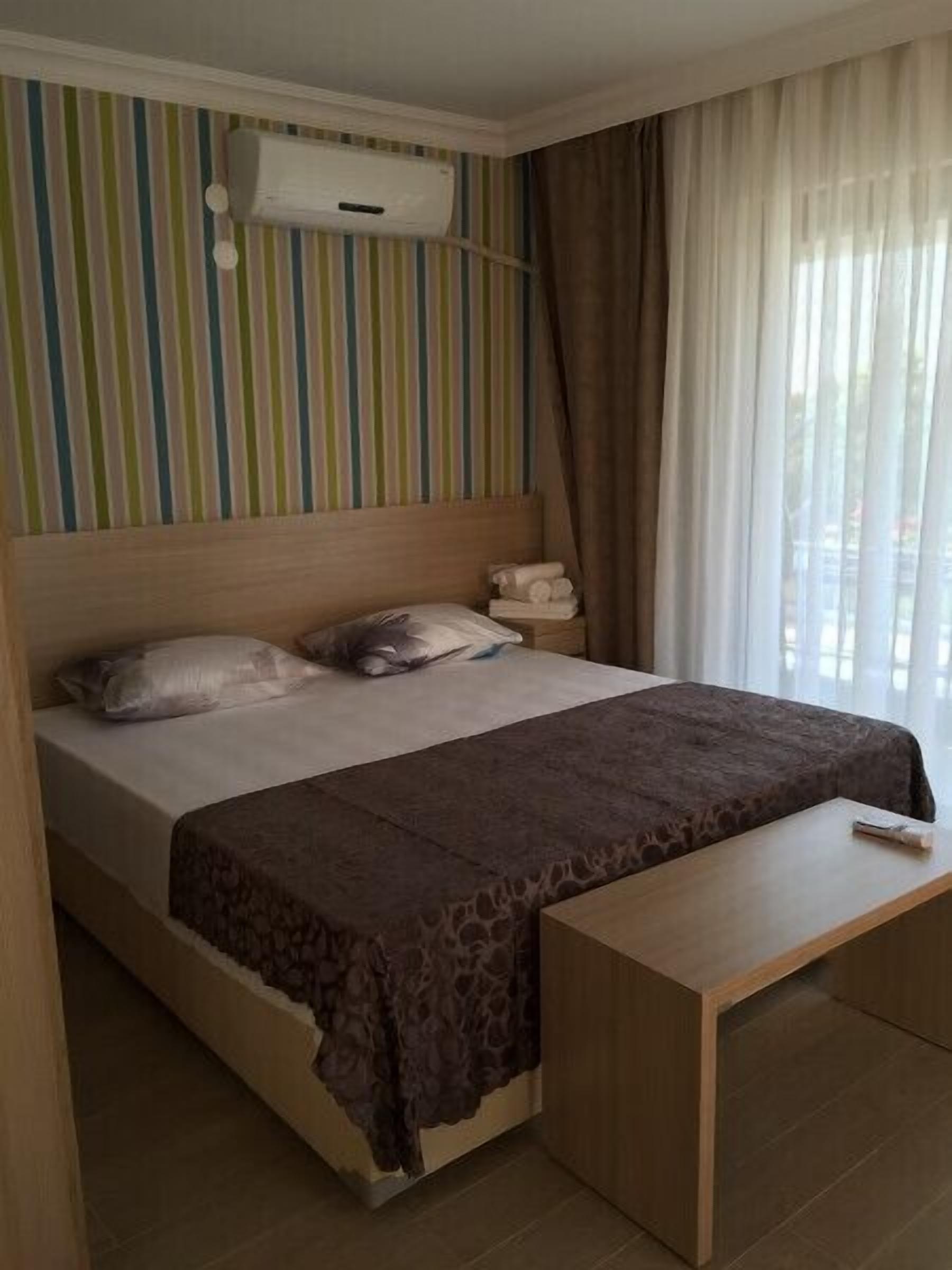 Minibar, nôi (giường cho trẻ sơ sinh) miễn phí 