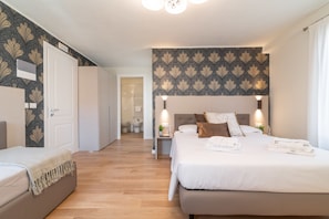 Deluxe Room, Balcony, City View