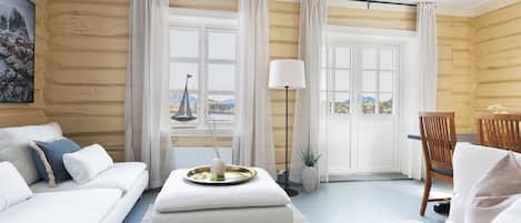 Cabin, 3 Bedrooms, Mountain View, Oceanfront | View from room