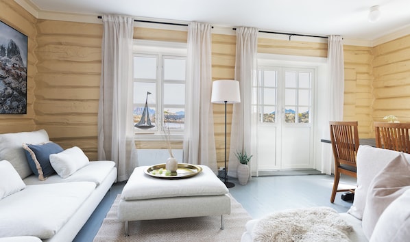 Cabin, 3 Bedrooms, Mountain View, Oceanfront | View from room