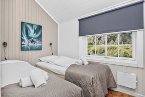 Individually decorated, individually furnished, free WiFi, bed sheets - Astra Village - Seafront Rorbu Cabins, Lofoten (Vagan)