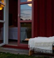 Escritorio y espacio para trabajar con laptop 