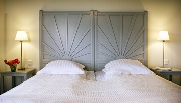 Escritorio y espacio para trabajar con laptop