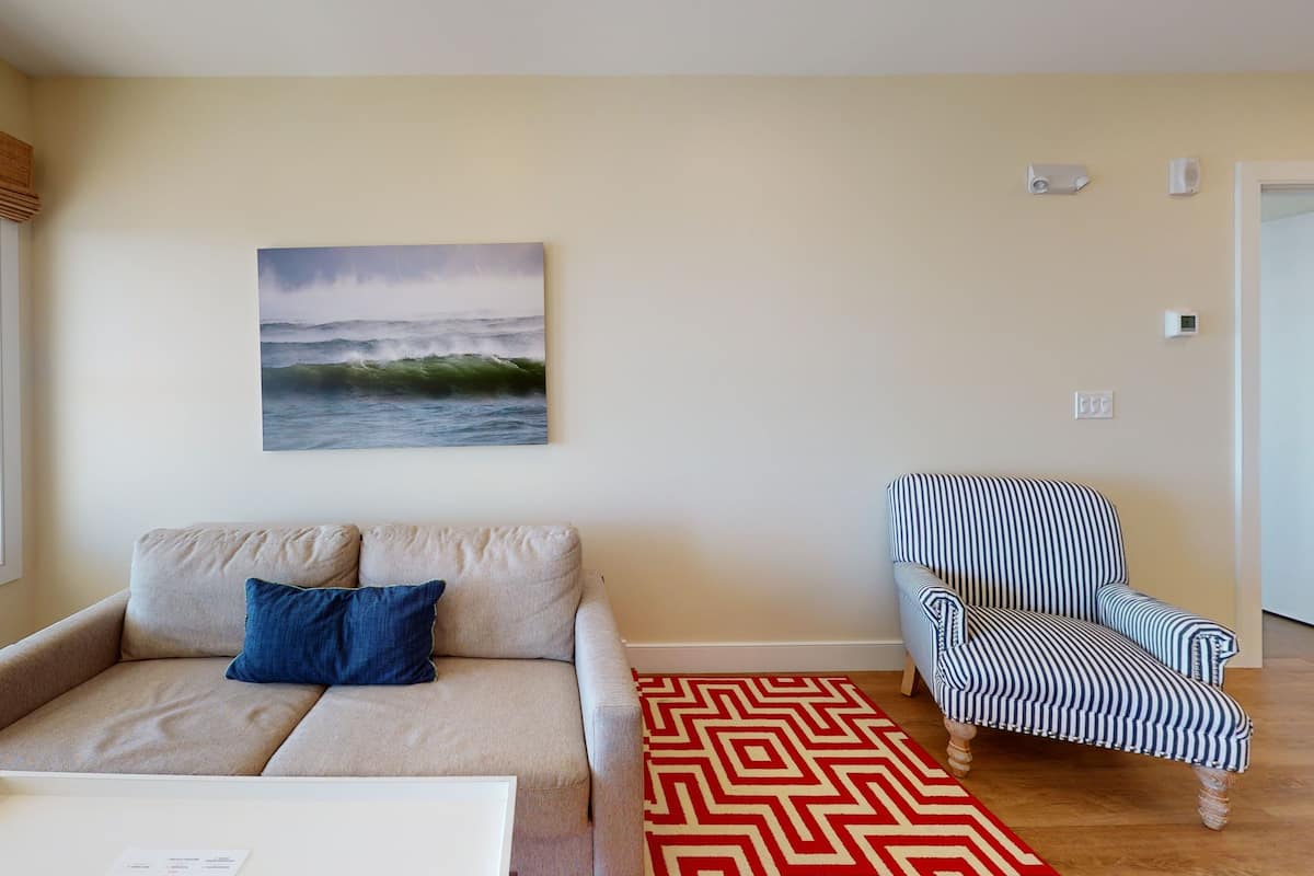 Block Island Sound Suite | Living room