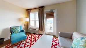 Ocean King | In-room safe, blackout drapes, iron/ironing board, free WiFi - The Hotel Maria (Westerly)