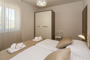 Deluxe Apartment, 2 Bedrooms, Terrace (A2) | Desk, soundproofing, iron/ironing board, free cribs/infant beds - Villa Rusula (Kastela)