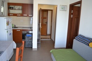 Apartment, 1 Bedroom | Private kitchenette