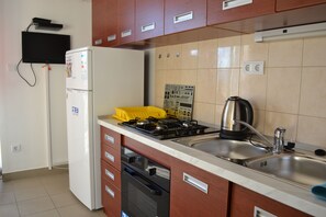 Apartment, 1 Bedroom | Private kitchen