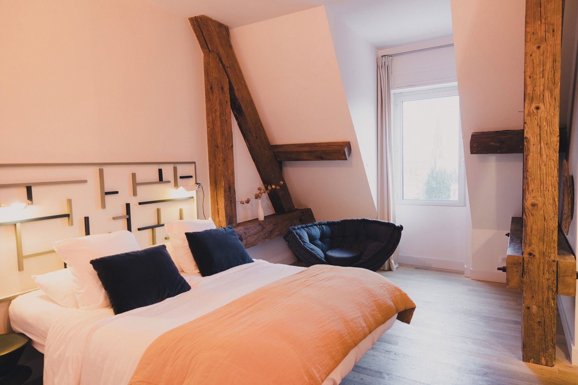 Junior-sviitti, näköala puistoon | Ylelliset vuodevaatteet, pillowtop-patjalliset sängyt