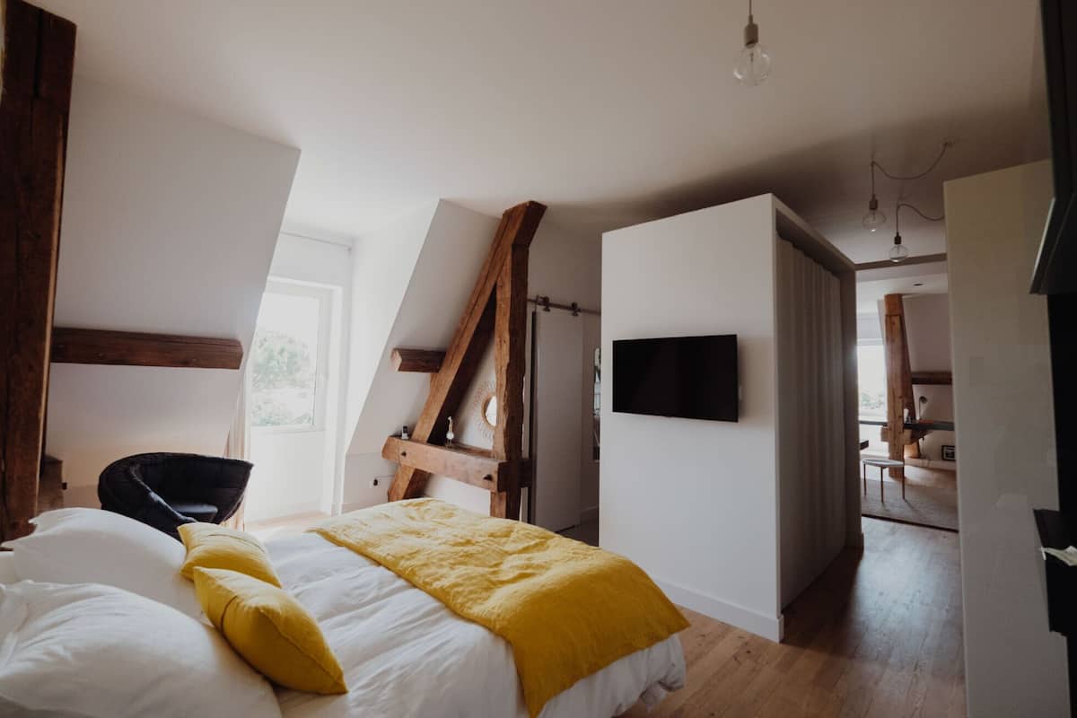 Suite junior, vista al parque | 1 habitación, ropa de cama de alta calidad y camas con pillow-top