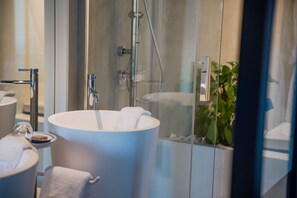 Deluxe Double Room | Bathroom | Designer toiletries, hair dryer, bathrobes, slippers - La Villa Guy & Spa - Teritoria (Béziers)