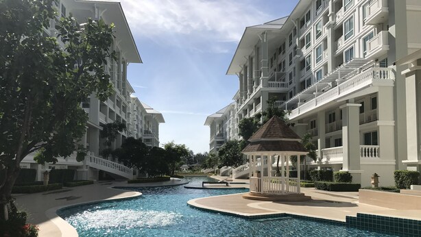 Outdoor pool, pool loungers - The Energy Huahin by Jammy (Cha-am)
